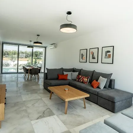 Kinyras 13, 3 Bedroom With Private Pool Βίλα